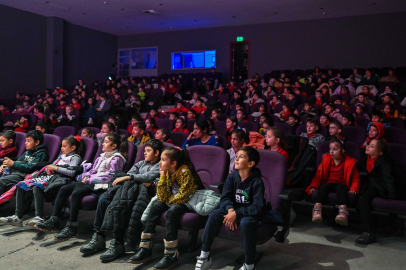 İzmir'de Başkan Eşki’den miniklere sinema müjdesi